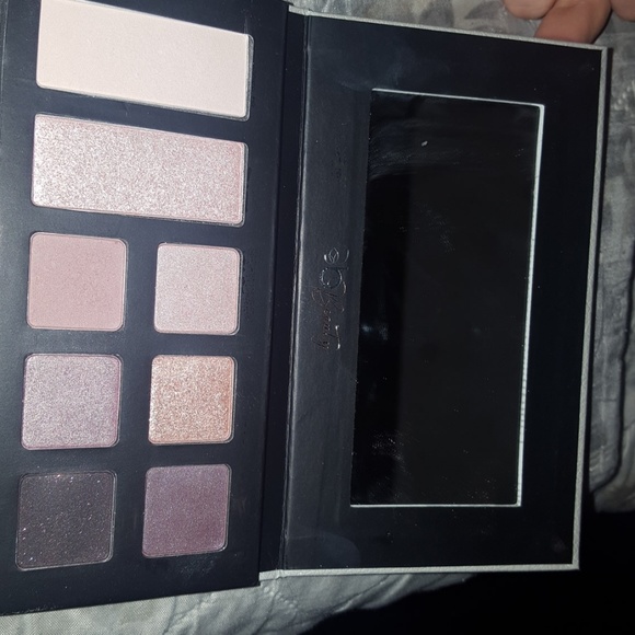 Sweet as sugar palette.Eyeshadow . - Picture 2 of 3